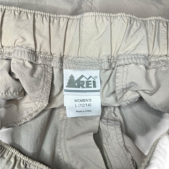 REI Women's Light Gray Convertible Pants - Picture 4 of 6
